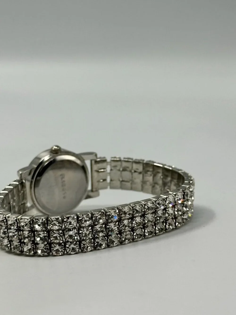 Rhinestone Watch Women Silver Tone Mother of Pearl Dial Stretch New Battery 6.5